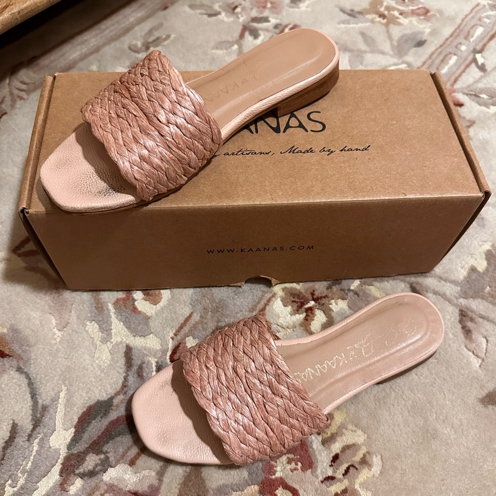 KAANAS - JESSIE JAMES DECKER KEY LARGO ROSE SLIDE SANDAL